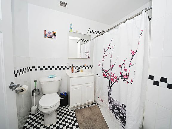 5th image of 960 Willoughby Ave APT 2A