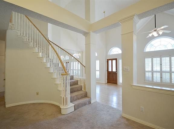 3rd image of 100 Black Rock Ct