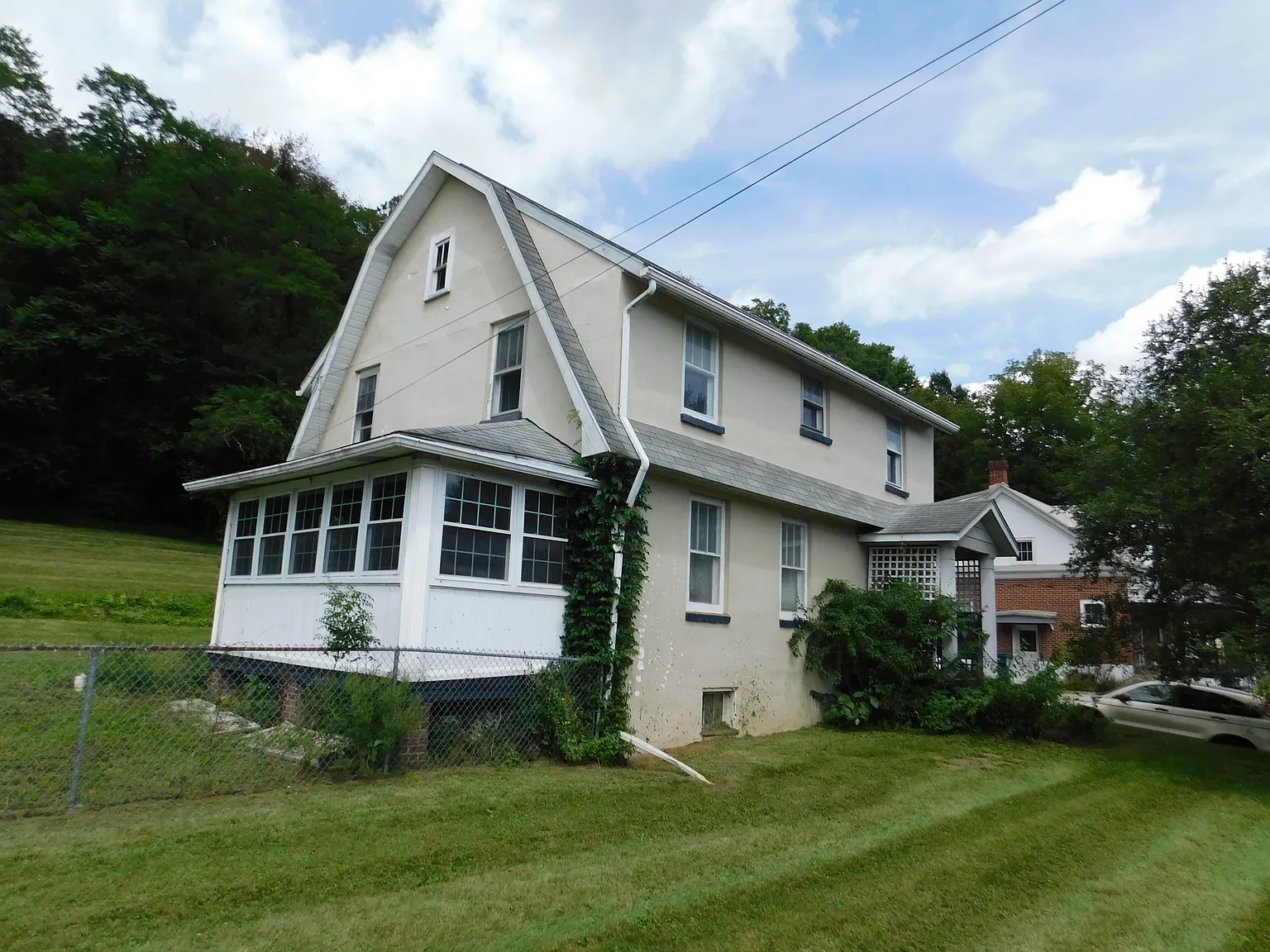 3 bed, 1316 sqft, $1,100 — Photo 2