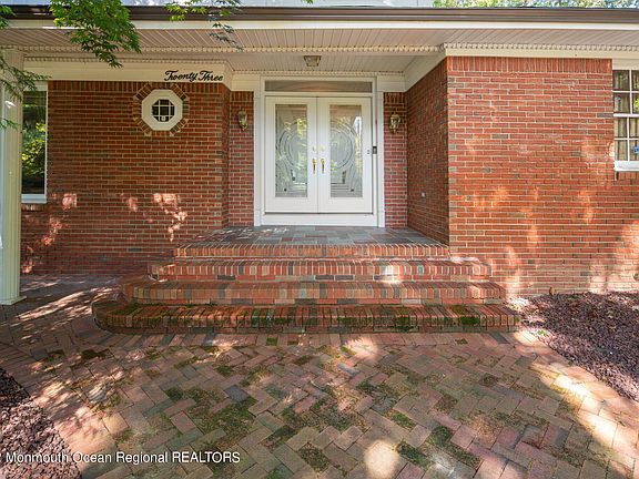 3rd image of 23 Gettysburg Dr