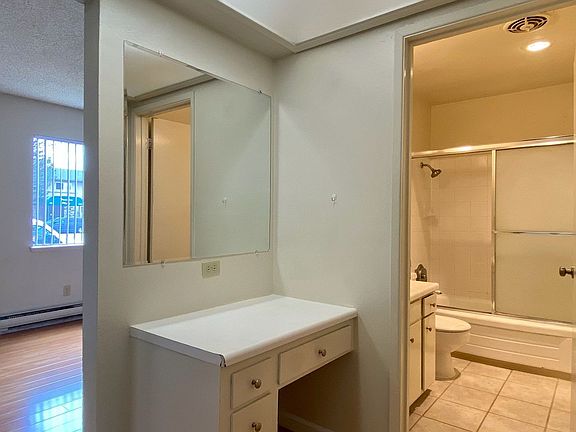 4th image of 4033 Hamilton Ave #E6
