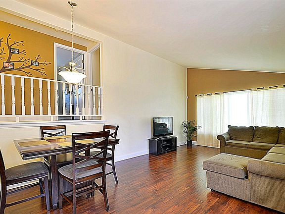 3rd image of 411 Blackhawk Ave