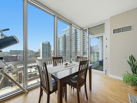 5th image of 1629 S Prairie Ave #1207