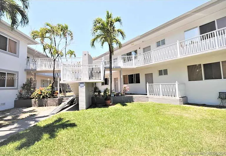 75 S Shore Dr #4B — Photo 1