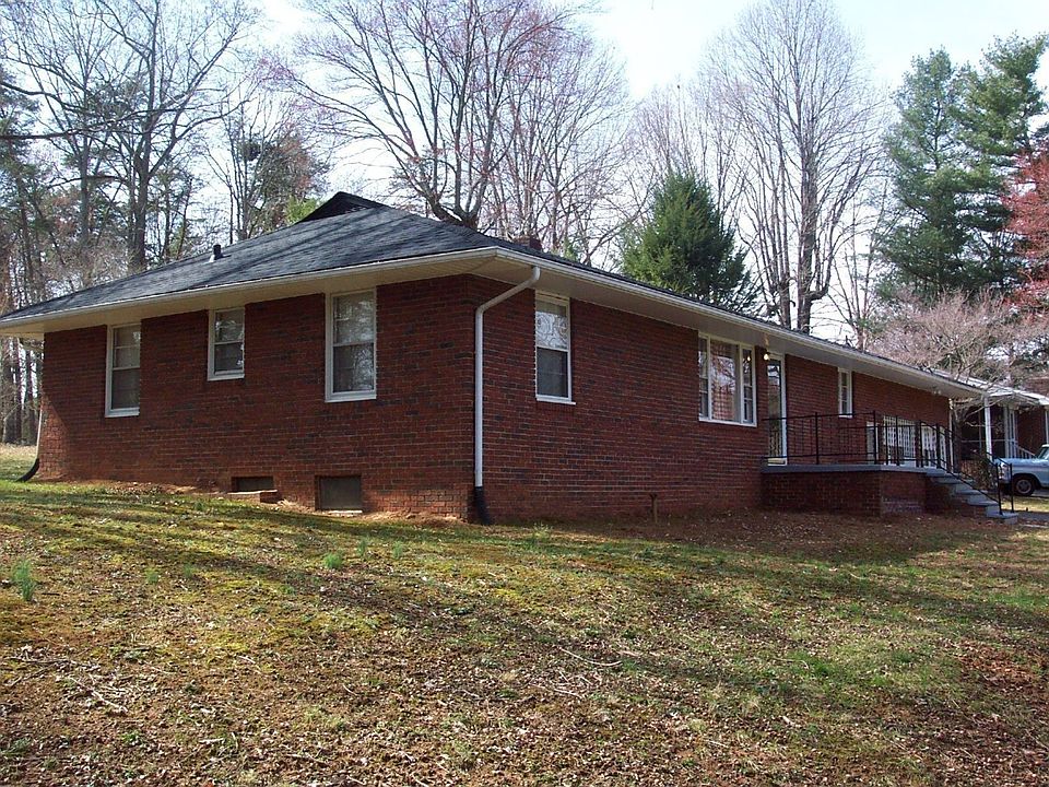 View fron 2nd drive way to the back yard