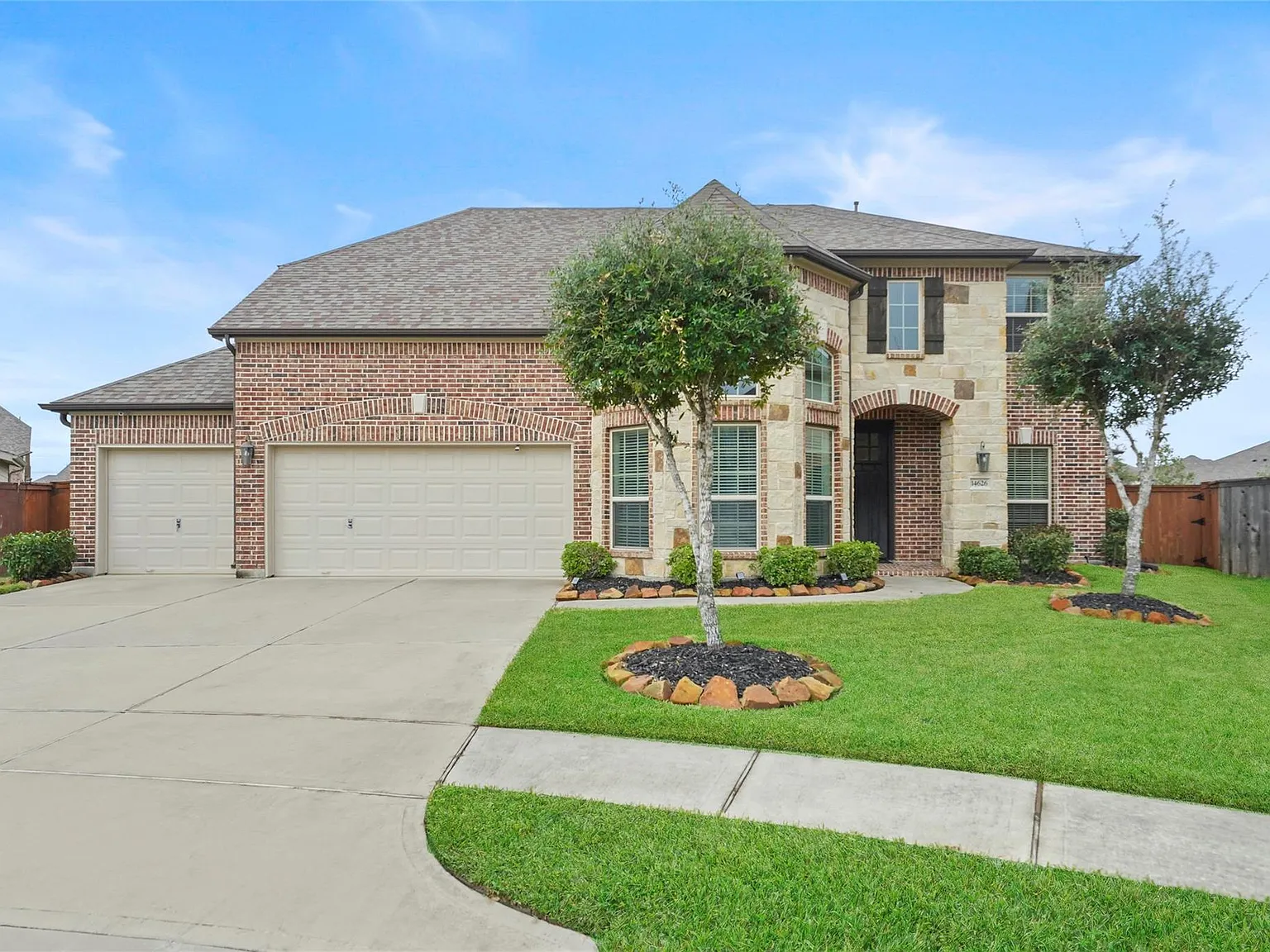 4 bed, 3.5 bath, 3350 sqft, $3,700 — Photo 1