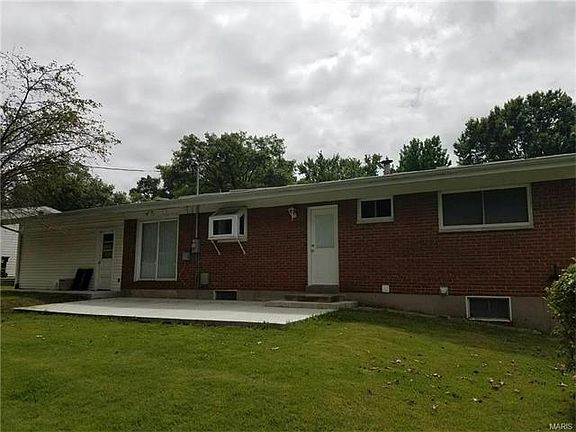 3rd image of 731 Woodward Dr