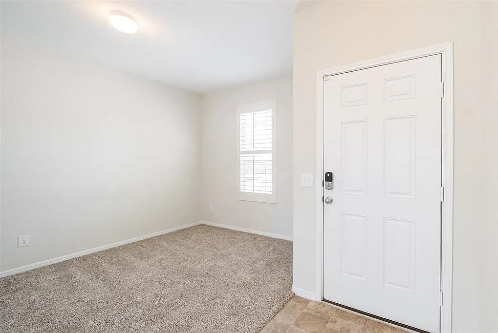 4 bed, 3.0 bath, 2809 sqft, $2,550 — Photo 3