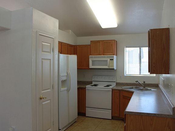 4th image of 921 S Val Vista Dr Unit 180
