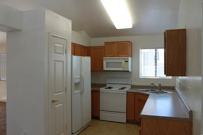 921 S Val Vista Dr #180 — Photo 4