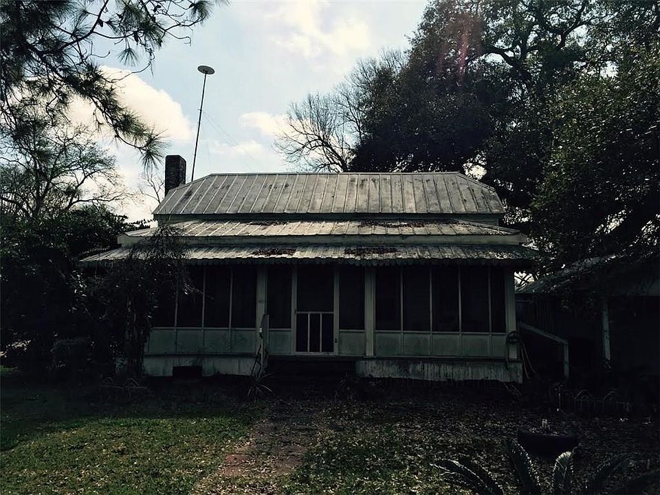1st image of 1052 Front St