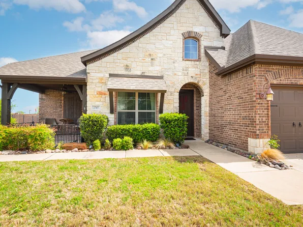 2707 Elmwood Dr, Burleson, TX 76028