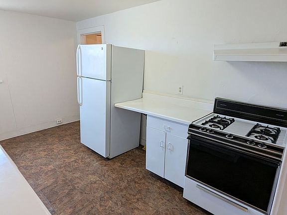 3rd image of 1451-1453 Barnsdale St #3L