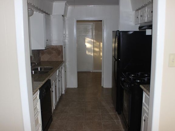 4th image of 1400 Laura Ln