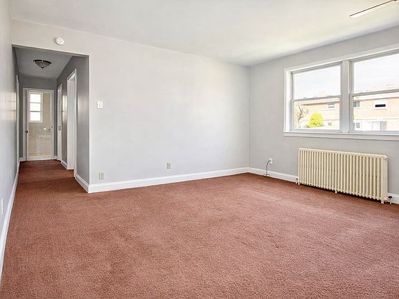 4th image of 220 Hutchinson Ave