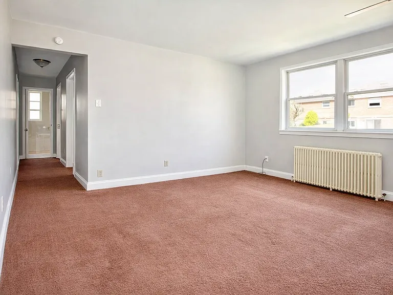 220 Hutchinson Ave — Photo 3