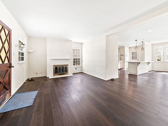 5th image of 3142 N Naomi St
