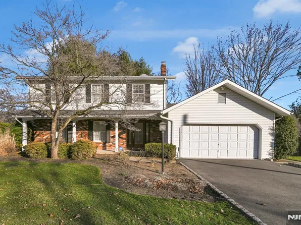 75 Runnymede Dr, Wayne, NJ 07470