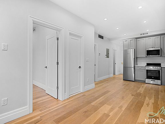 3rd image of 221 E 10th St #300
