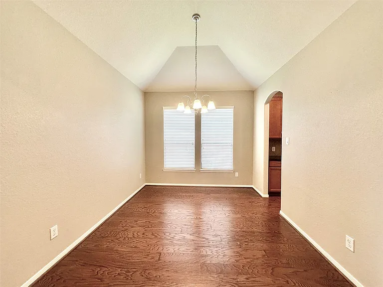 25323 Lisburn Dr — Photo 8