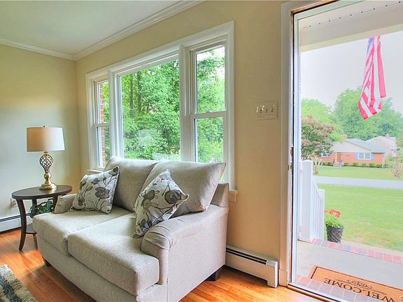 3rd image of 9264 Howard Dr