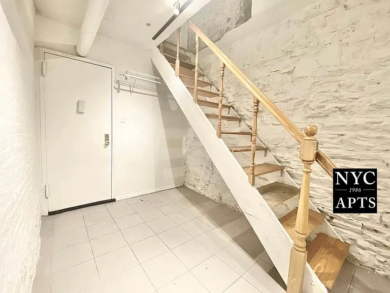 424 W 57th St #1D — Photo 7