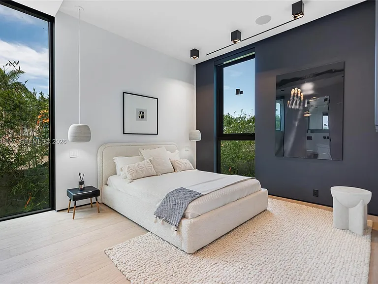1369 N Venetian Way — Photo 45