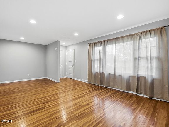 5th image of 1506 E Elm St