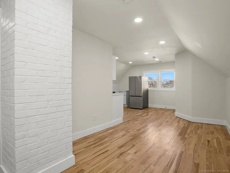 101 Noble Ave — Photo 5