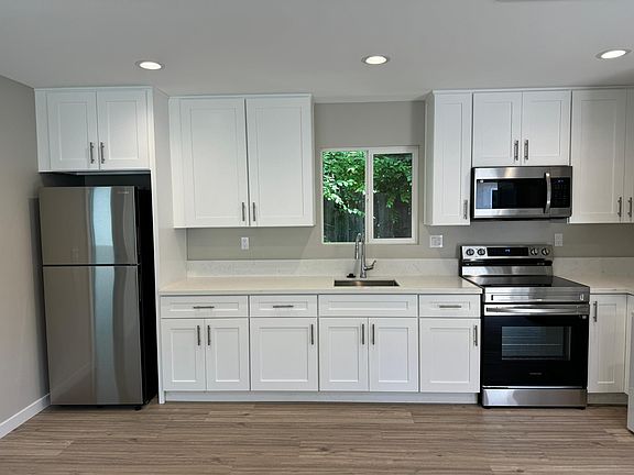 3rd image of 715 B St #125