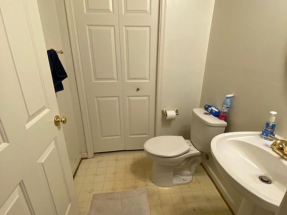 3rd image of 2560 Belcroft Pl