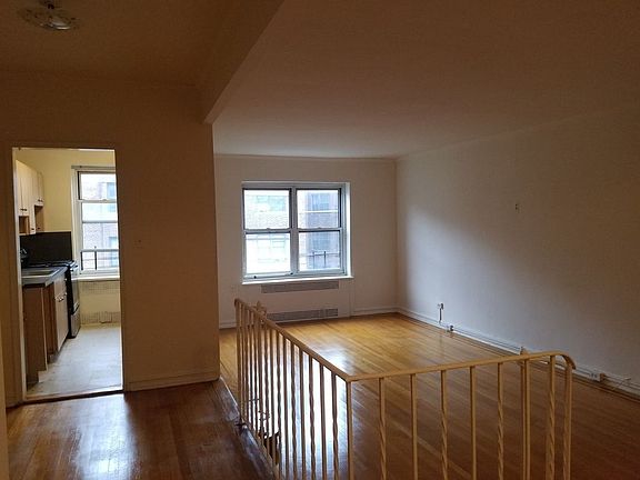 4th image of 62-65 Saunders St #4R
