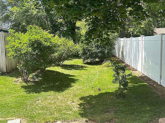 New vinyl fence 