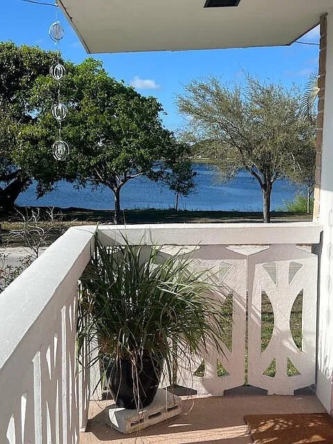 2 bed, 2.0 bath, 894 sqft, $1,850 — Photo 2