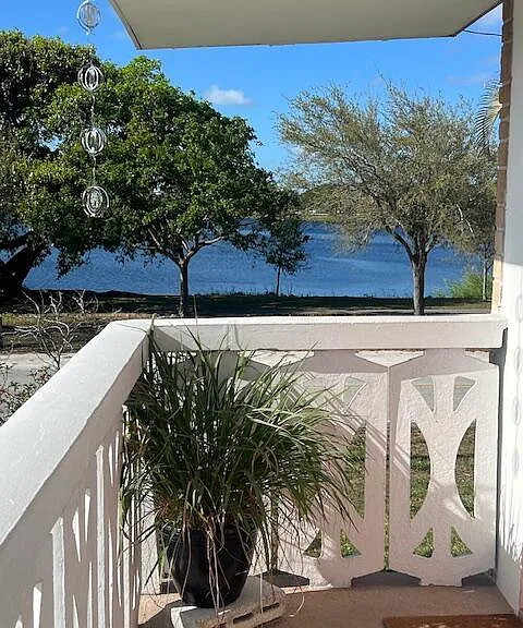 2020 Lake Osborne Dr #11 — Photo 2