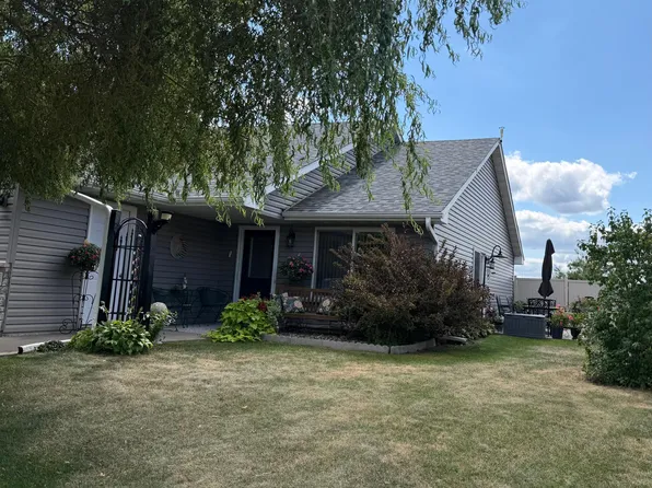 53 Meadowlark Ln, Hudson, WI 54016