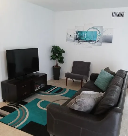 755 Country Club Dr #4 — Photo 2