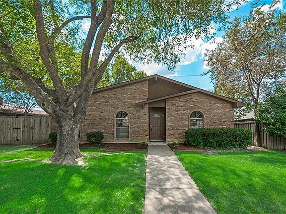 5th image of 2618 Cedar Elm Ln