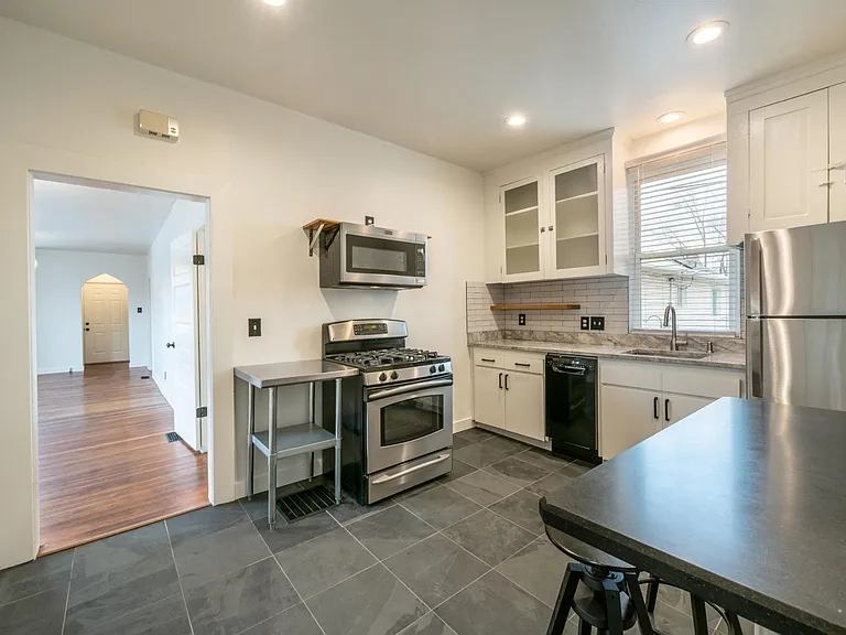 756 S Glendale St — Photo 9