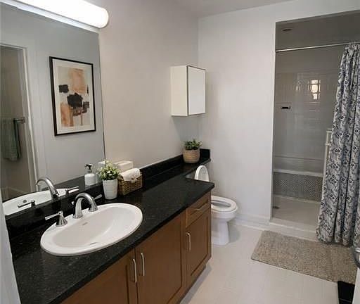 4th image of 572 Edgewood Ave #210