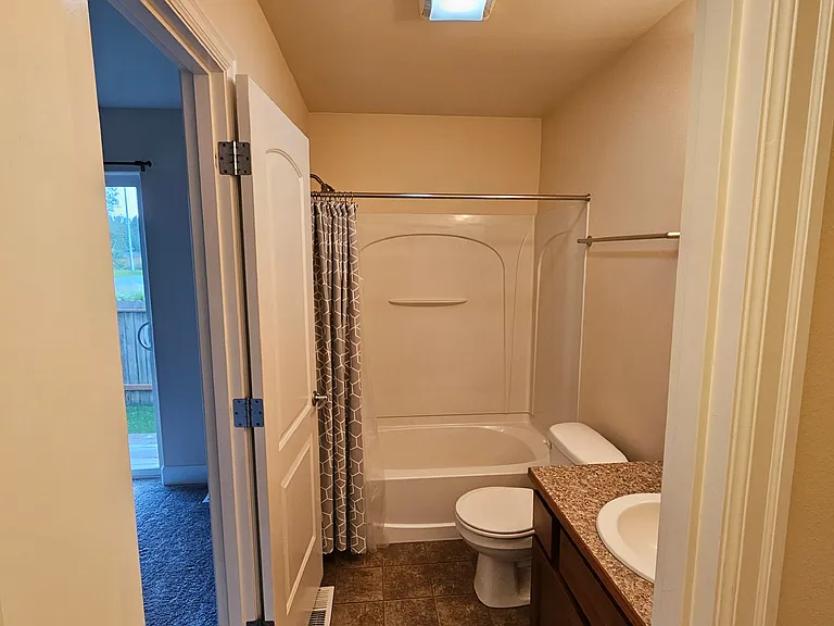 215 Glenn Abbey Pl #215 — Photo 6