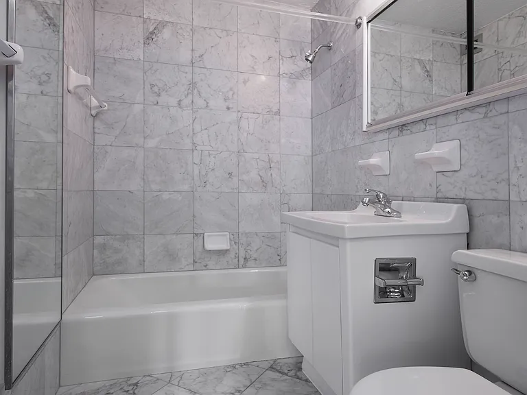 429 E 52nd St #32D — Photo 7