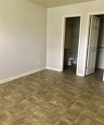 5th image of 4607 Hollyspring Dr