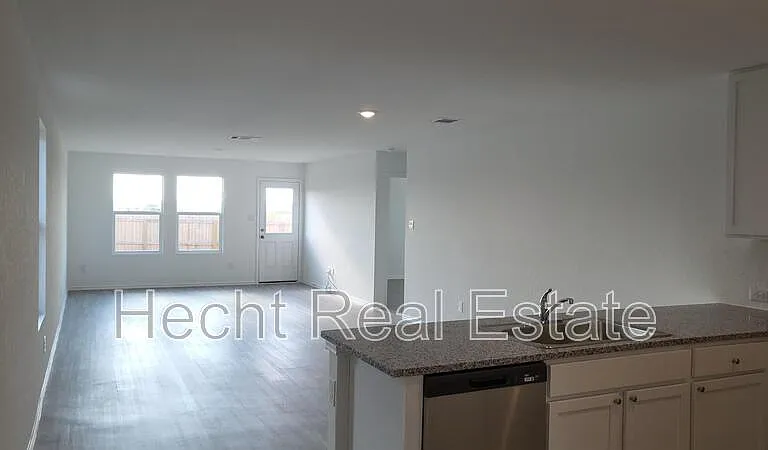 9137 Navarro Vis — Photo 14