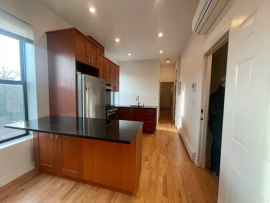 Rented by Limestone Realty Bklyn, LLC | media 12