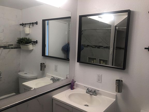 3rd image of 607 Parkview Dr