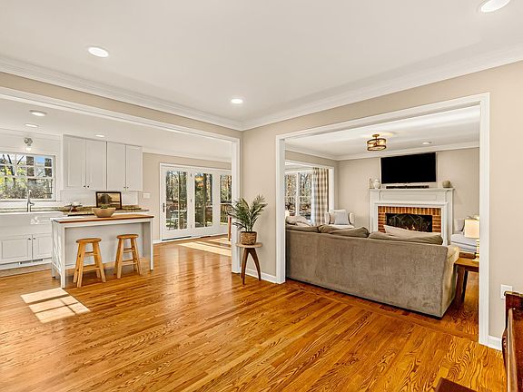 4th image of 208 Merrywood Dr