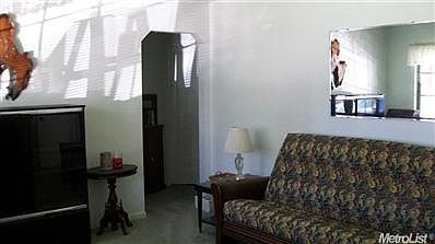 3rd image of 505 Lilac Ln