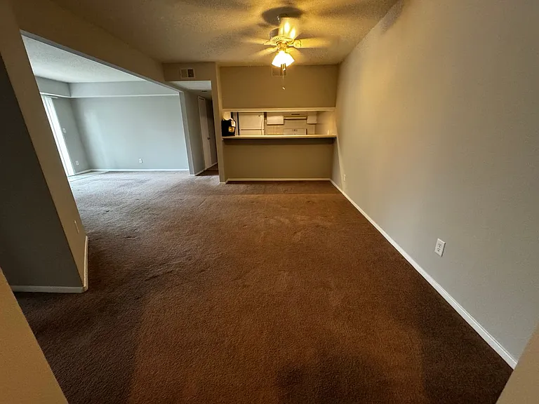 Coventry Court West Apartments — Photo 72