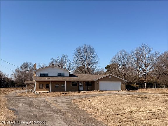 3rd image of 1028 S Arkansas Ave